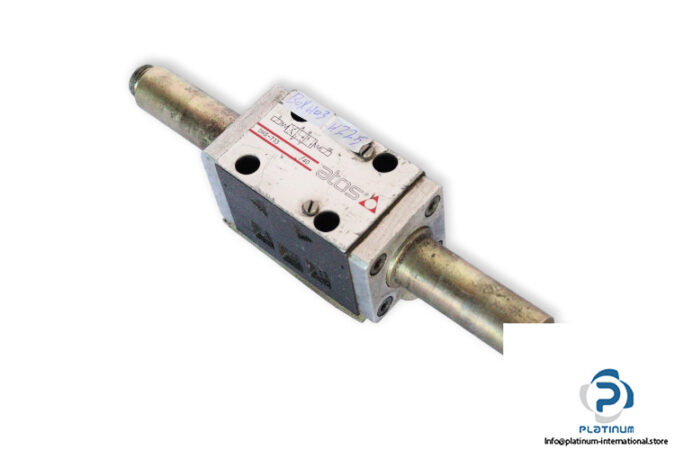 Atos-DHS-713_40-solenoid-operated-directional-valve-witout-coil-(used)