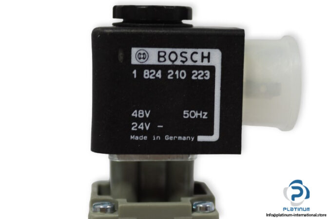 Bosch-0-820-018-130-single-solenoid-valve-(new)-(carton)-3