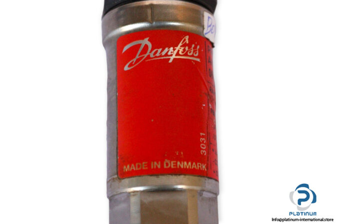 Danfoss-AKS-32-060G2003-pressure-transmitter-(used)-1