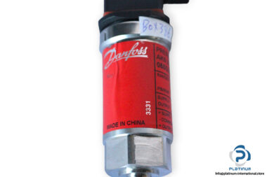 Danfoss-AKS-32-060G2069-pressure-transmitter-(used)-1