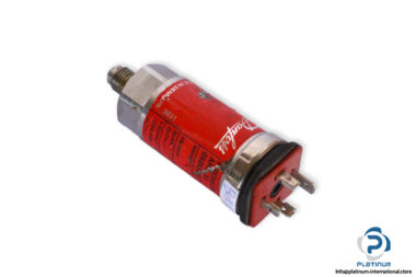 Danfoss-AKS-32-060G2071-pressure-transmitter-(used)