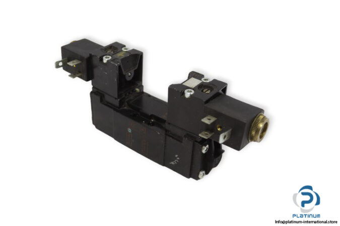 Univer-BE-3020-double-solenoid-valve-with-coil-(used)