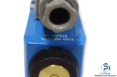 Vickers-DG4V-3-2AL-M-U-H7-60-solenoid-operated-directional-valve-(new)-1