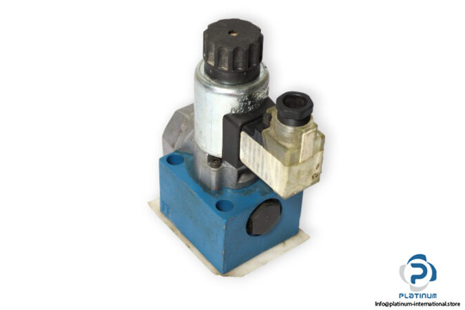 Vickers-M-3-SEW-10-U13_420-M-G205-N9K4-3-02733-solenoid-operated-directional-valve-(used)