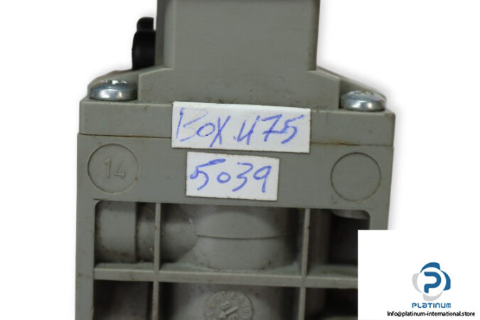 bosch-0-820-023-987-single-solenoid-valve-used-5