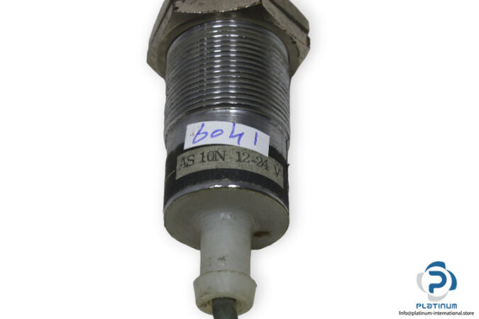 heka-AS-10N-12-24-V-inductive-sensor-used-2