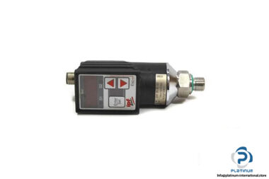 IPF-ELECTRONIC-DW35310D-PRESSURE-SWITCH3_675x450.jpg