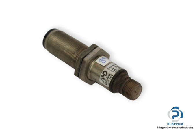 microdetectors-SS7_LN-1E-photoelectric-diffuse-reflective-sensor-used