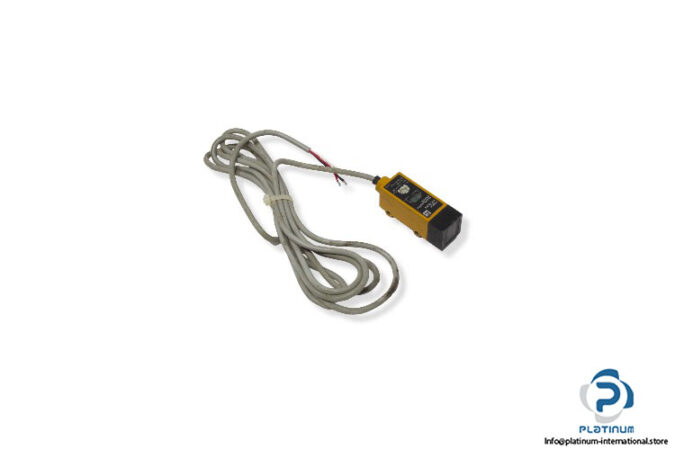 omron-E3S-R2E4-photoelectric-retro-reflective-sensor