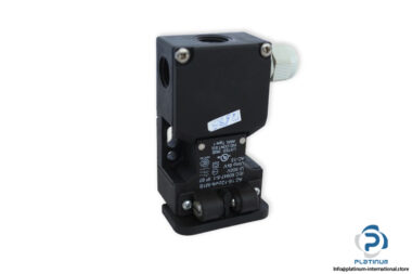 schmersal-AZ-16-12ZVRK-M16-safety-switch-(Used)