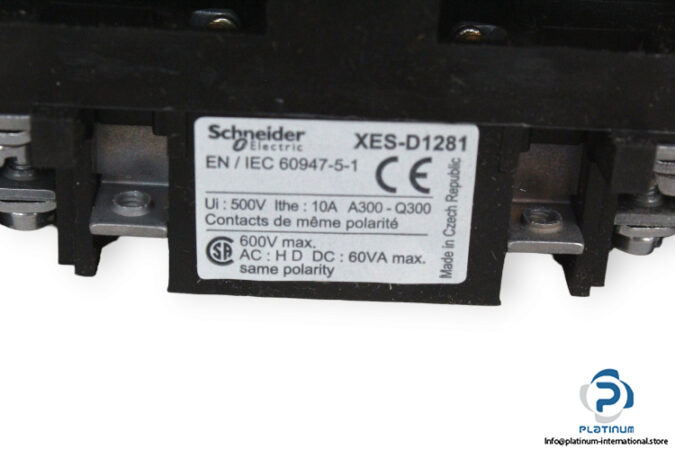 schneider-XES-D1281-double-contact-block-(New)-2