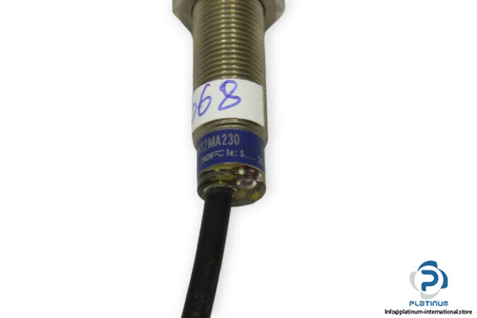 telemecanique-XS1M12MA230-inductive-sensor-new-4