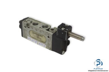 univer-G-6140-single-solenoid-valve-without-coil-used