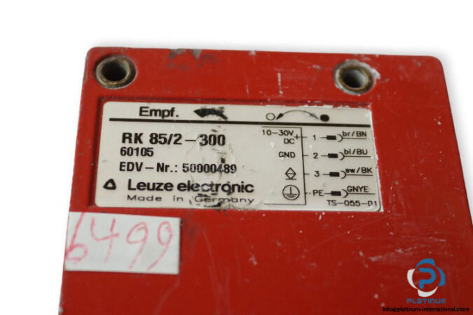 leuze-RK-85_2-300-retro-reflective-photoelectric-sensor-used-2