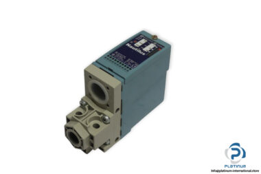 telemecanique-XML-A035A2S11-pressure-switch-(new)