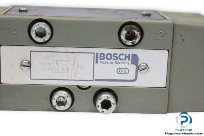 Bosch-0-820-024-997-single-solenoid-valve-(used)-3