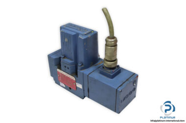 Moog-D661-2925E-pilot-operated-servo-valve-(used)