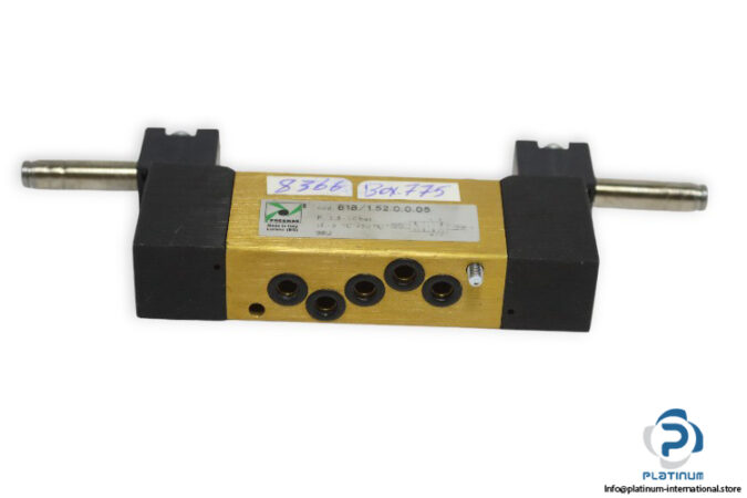 Pneumax-818_1.52.0.0.05-double-solenoid-valve-(used)-2