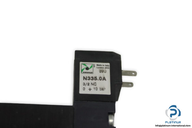 Pneumax-818_1.52.0.0.05-double-solenoid-valve-with-coil-(used)-2