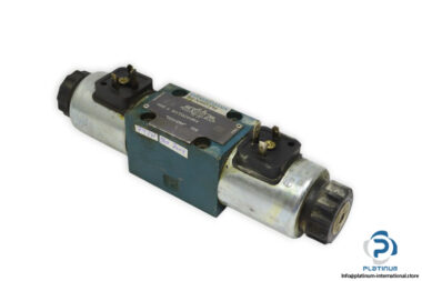 Rexroth-R900561288-solenoid-operated-directional-valve-(used)