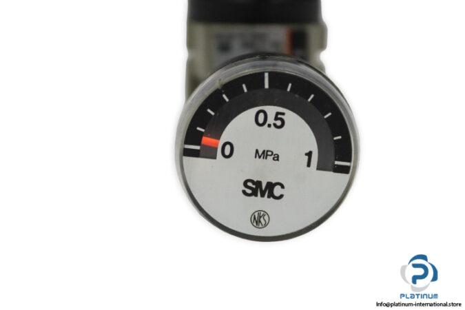 Smc-AR1000-M5-pressure-regulator-(used)-1