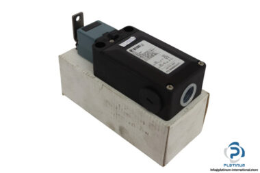 pizzato-FS-0696D024-F1-safety-switch-(new)