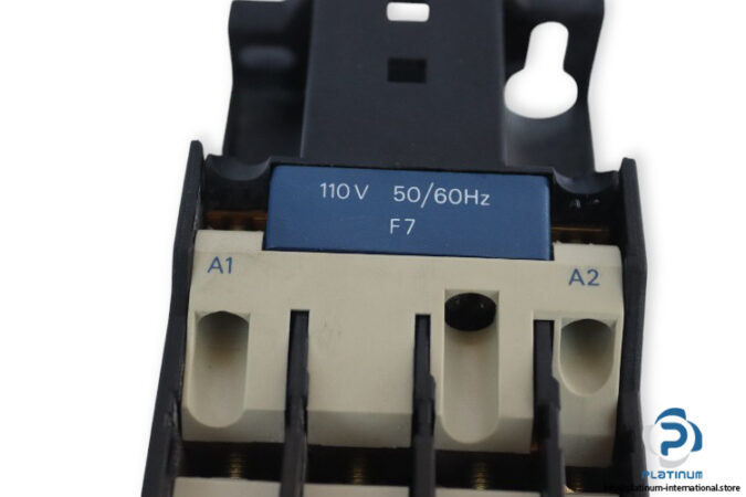 telemecanique-LC1-D32-01-110V-contactor-(new)-2