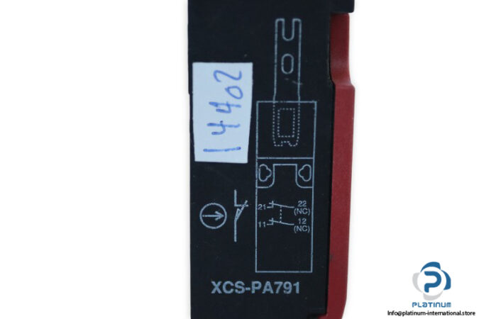 telemecanique-XCS-PA791-safety-switch-(New)-2