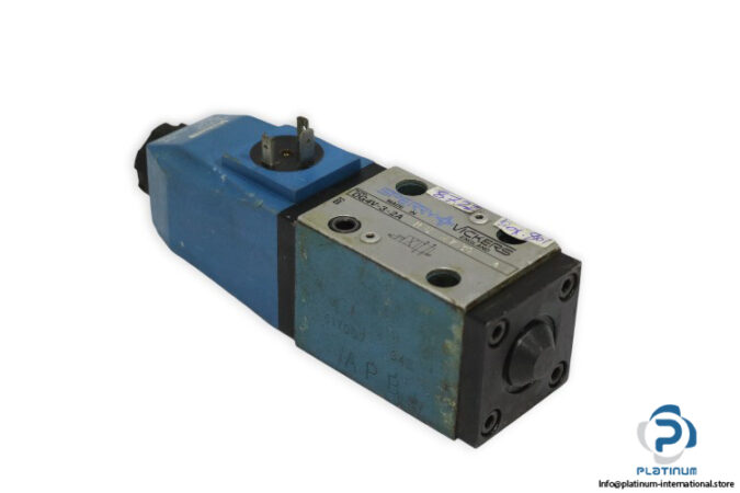 Vickers-DG4V-3-2A-M-U-H7-30-solenoid-operated-directional-valve-(used)