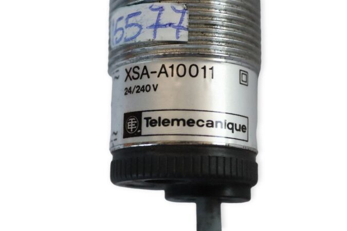 telemecanique-XSA-A10011-inductive-sensor-(used)-2