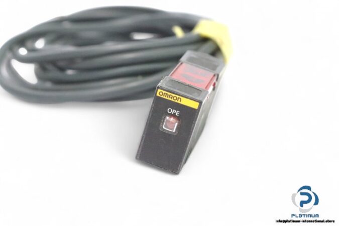 omron-E3S-AT61-L-photoelectric-sensor-(used)-3