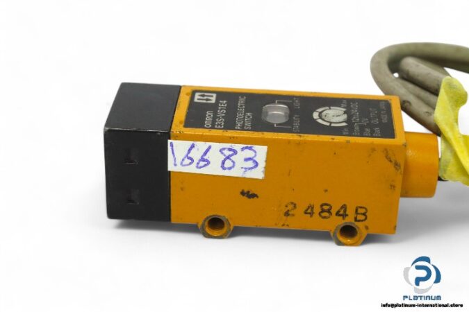 omron-E3S-VS1E4-photoelectric-switch-(used)-3