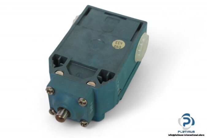 klockner-moeller-at4-11-1-ia-s-position-switch(used)-1