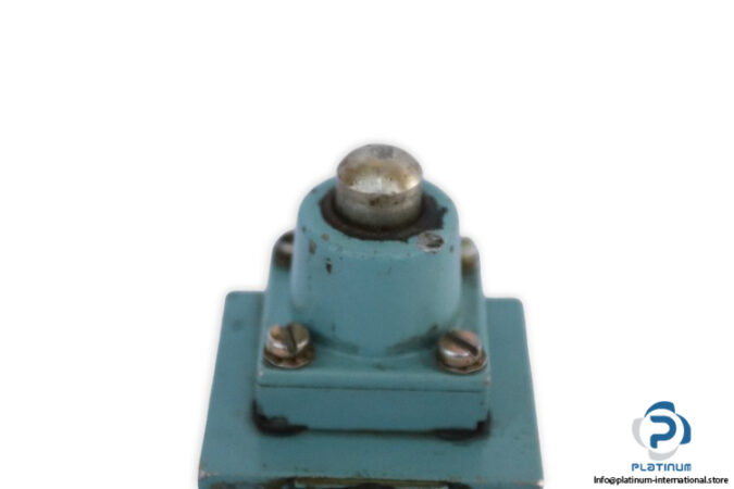 telemecanique-XCK-B1-position-switch-(used)-1