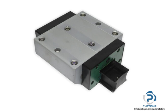 rexroth-R165161360-ball-runner-block-(new)-without-carton-1