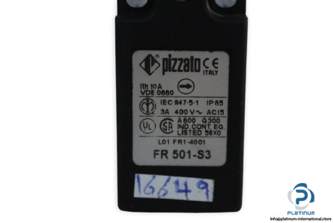 pizzato-FR-501-S3-limit-switch(used)-1