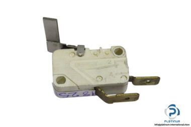 crouzet-U83161.8-micro-switch(used)-1