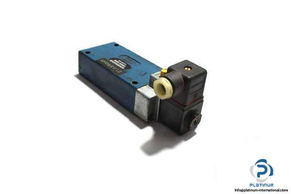 Wabco-5726165080-single-solenoid-valve