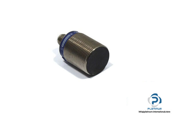 telemecanique-XS530B1PAM12-inductive-sensor