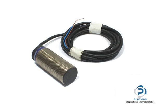 telemecanique-XSA-V12801-inductive-sensor