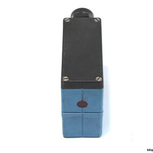 sick-wl36-b23-photoelectric-retro-reflective-sensor-1