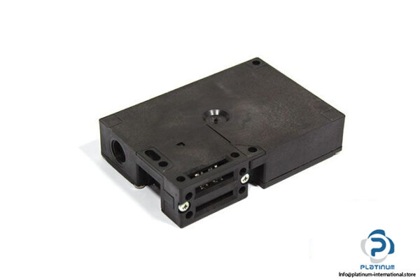 schmersal-azm-161sk-1212rk-024-safety-switch-2