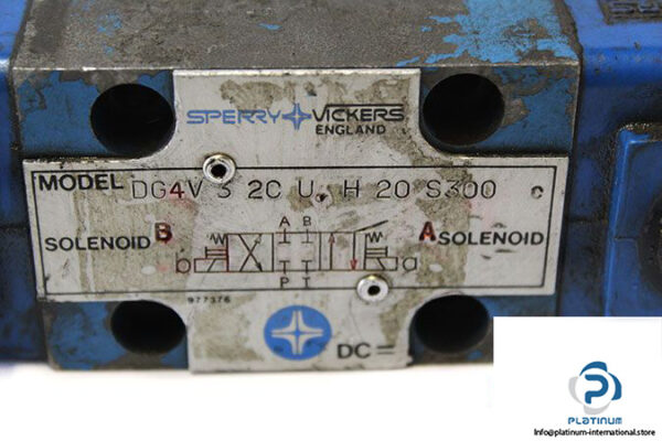 vickers-dg4v-3-2c-u-h-20-s300-solenoid-operated-directional-valve-1