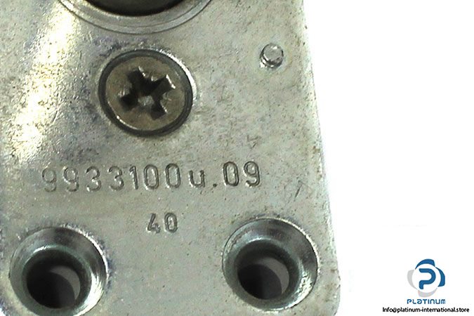 9933100u-09-pneumatic-plug-2