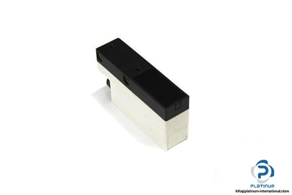 telemecanique-xul-h06353d-reflex-photoelectric-sensor-1