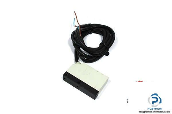 telemecanique-XUL-M0600-photoelectric-sensor