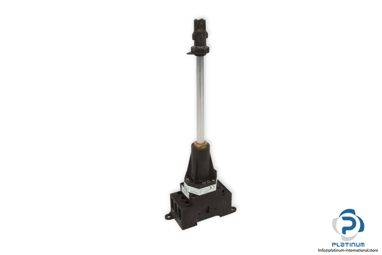 salzer-H233-41300-A02-switch-isolator-(used)