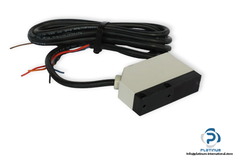 telemecanique-XUL-M06031-photoelectric-retro-reflective-sensor-(new)