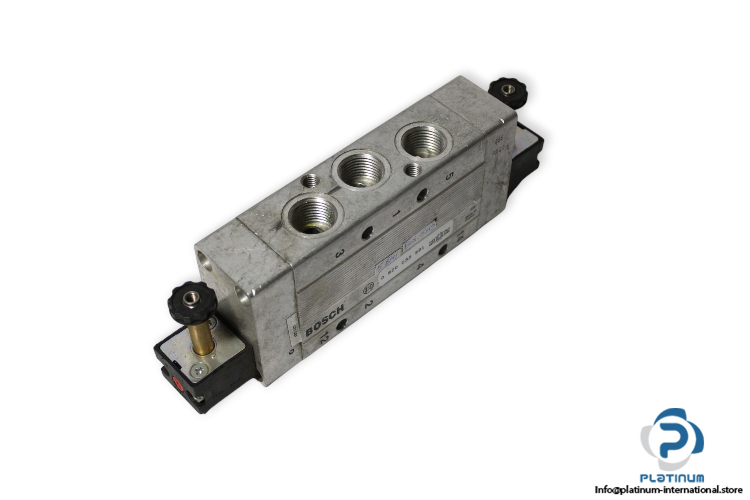 bosch 0 820 033 991 double solenoid valve bosch-0-820-033-991-directional-control-valve-used