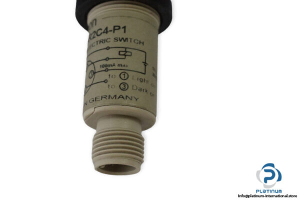 omron-E3F2-R2C4-P1-E-retroreflective-sensor-(New)-3
